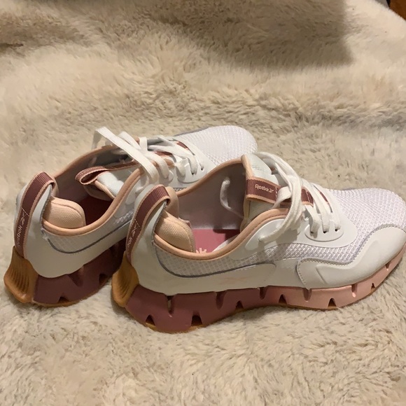 Ladies Reebok - Picture 5 of 6